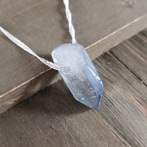 Raw dumortierite crystal quartz necklace - Picture 5 of 6